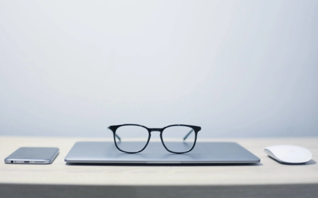 Wearing top computer glasses